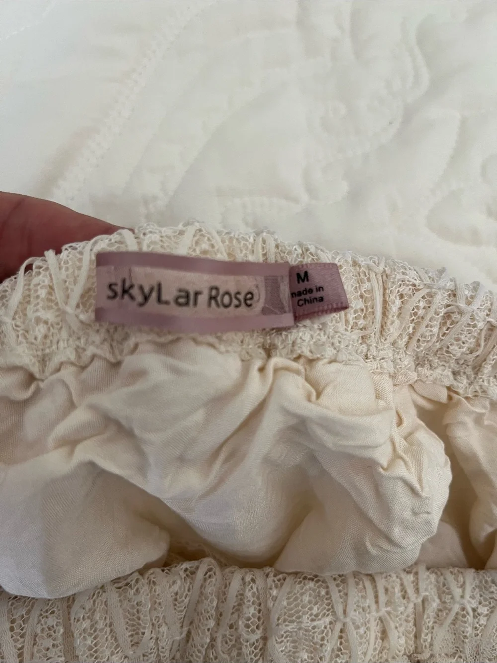 Skylar Rose Off-Shoulder Open-Back Lace Maxi Dress in Cream size M - Picture 3 of 7